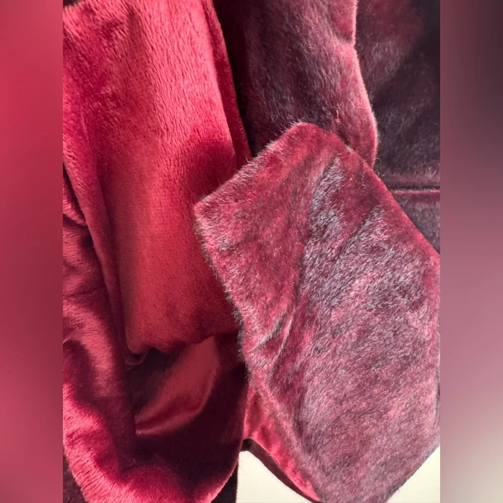 Imoga faux fur coat in Burgandy - Picture 4 of 5